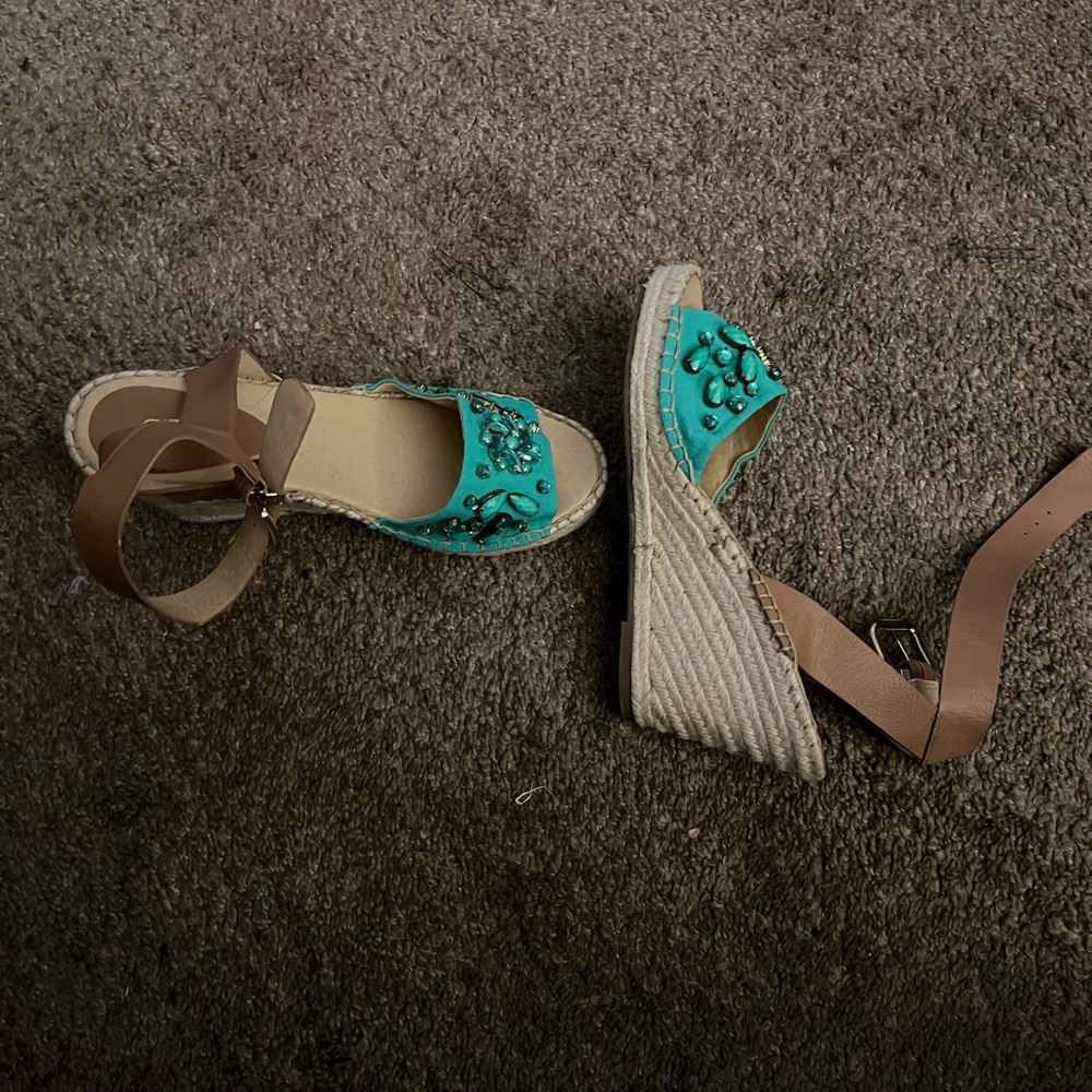 Ankle strap green/tan sandal size 9